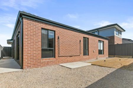 “Luxurious 4-Bedroom Modern Home in Prestigious Truganina” - Photo 2