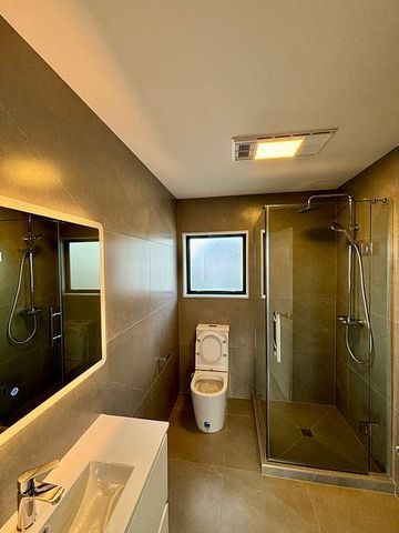 Stunning New 5-Bedroom Home in Otahuhu - Photo 2