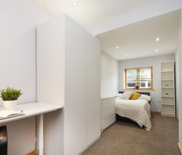 6 bedroom detached house to rent - Photo 1