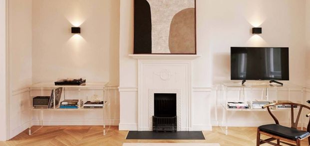 Weymouth Mews, Marylebone, London, W1G - Photo 1