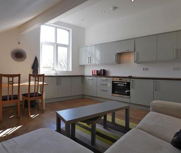 1 bedroom in a flat share to rent - Photo 3