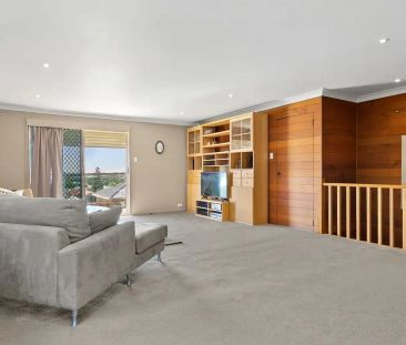 “WONDERFUL INDOOR AND OUTDOOR SPACE” - Photo 4