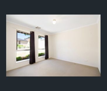 Great home with outdoor entertaining - Photo 3