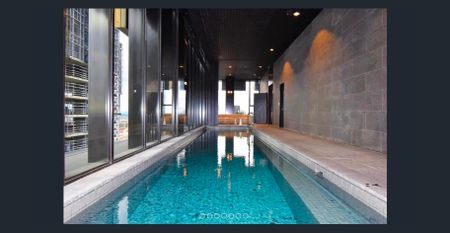 Chic 1-Bedroom Apartment with Stunning City Views in Prime Melbourne Location - Photo 5