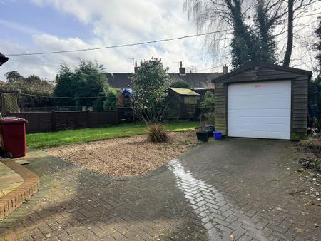 3 bedroom semi-detached bungalow to rent - Photo 2