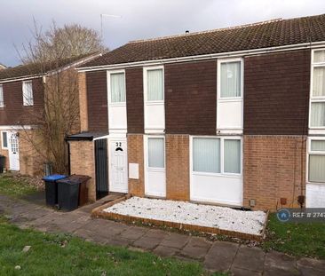 4 bedroom end of terrace house to rent - Photo 1