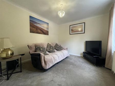 3 bedroom semi-detached house to rent - Photo 2