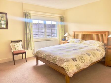 3 bedroom Pretty Three Bedroom Cottage to rent - Photo 5