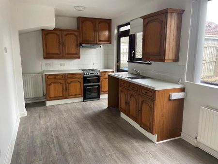 8 Bengore Gardens, Larne, BT40 2AW - Photo 4