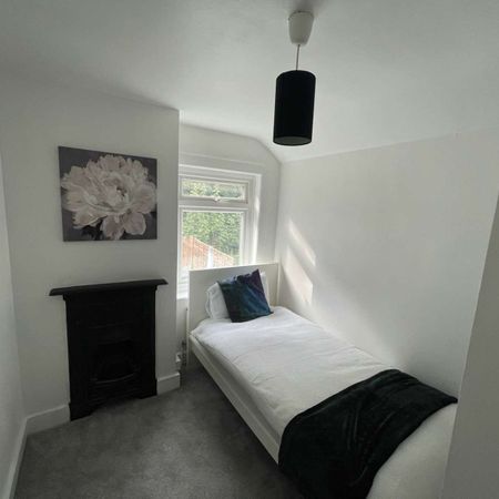 Newly Renovated Co-living Home | No deposit - Photo 3