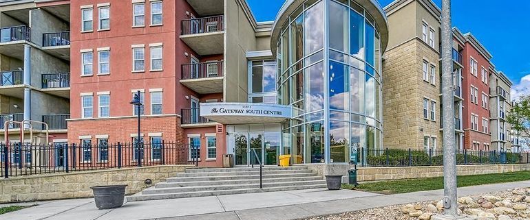 1 bedroom apartment with underground parking in the Gateway South Centre | 4308 - 11811 Lake Fraser Drive SE, Calgary - Photo 1