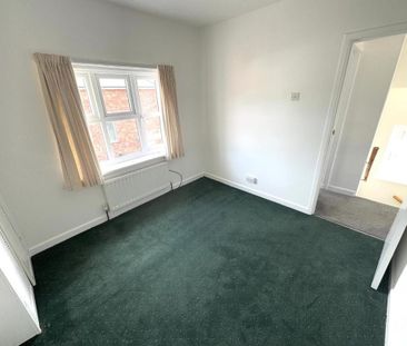 3 bedroom end of terrace house to rent - Photo 4