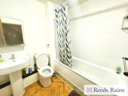 3 bedroom semi-detached house to rent - Photo 4