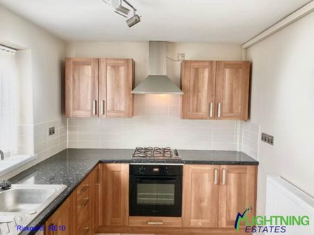 2 bedroom semi-detached house to rent - Photo 2