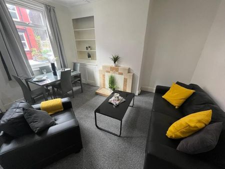 2 bedroom terraced house to rent - Photo 2