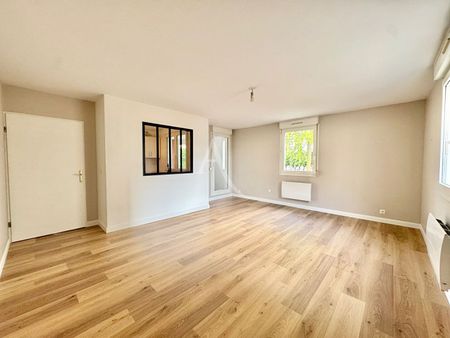 Location Appartement 3 pièces 71m² - Photo 3