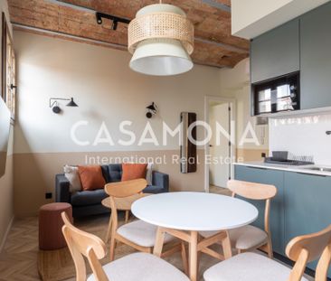 Bright and Fully Renovated 2-Bedroom Apartment In Poble Nou - Photo 2