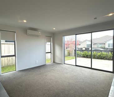 Modern, easy, Papamoa living - Photo 1