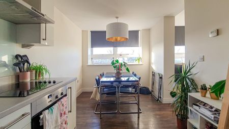 Skyline House, Swingate, Stevenage - Photo 2