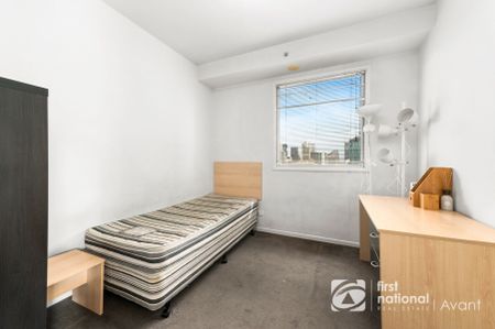 Light filled 2 bedroom apartment on 21st floor at Lonsdale St! - Photo 2