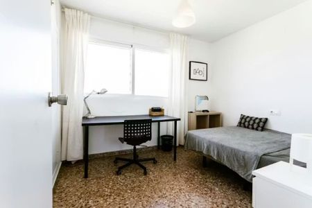 Carrer del Serpis, Valencia, Valencian Community 46022 - Photo 2