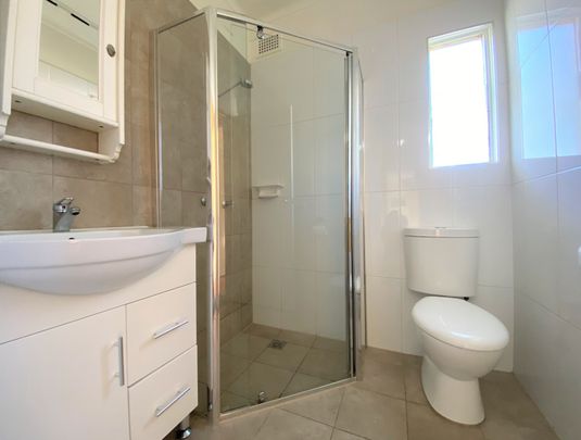 Cosy Three Bedroom Home, Gas cooking, WATER USAGE INCLUDED! - Photo 1