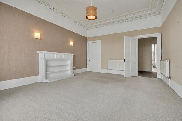 3 bedroom flat to rent - Photo 1