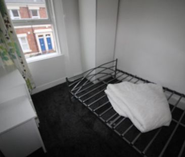 3 bedroom flat to rent - Photo 5