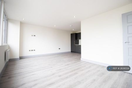 2 bedroom flat to rent - Photo 2