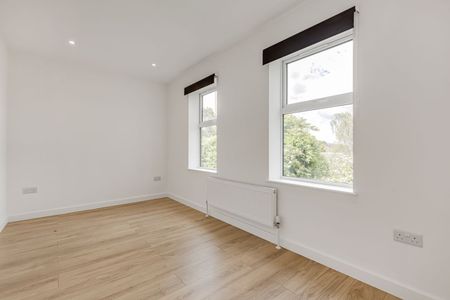 4 Bed End Terrace, Humberton Close, E9 - Photo 2