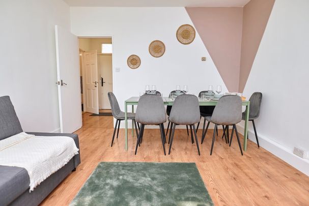 4 Bed Flat, Pembroke House, W2 - Photo 1