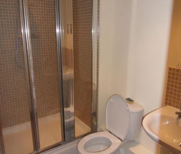 2 bedroom flat to rent - Photo 6