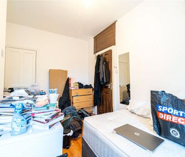 4 bedroom end of terrace house to rent - Photo 2