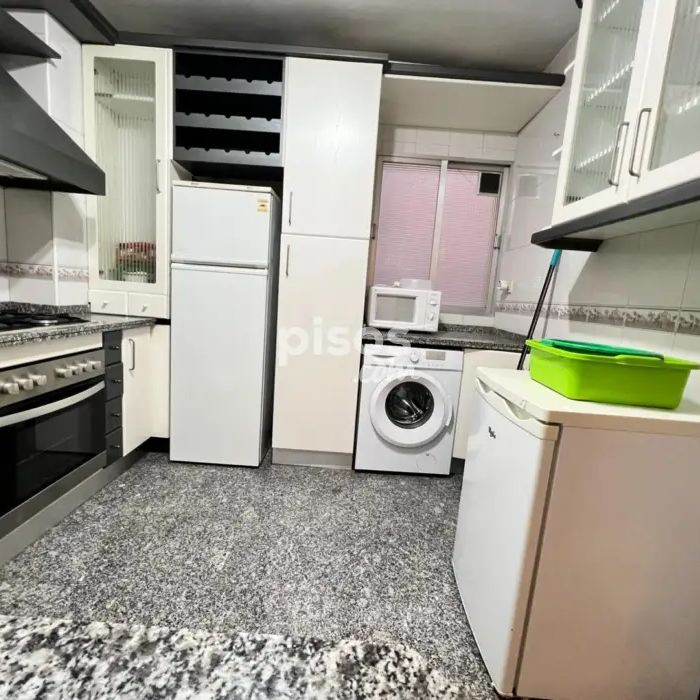 Piso en alquiler en Calle de Abén Humeya - Foto 1