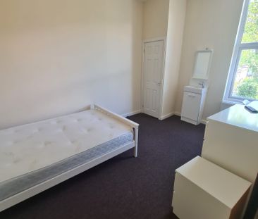 5 Bed - 129 Victoria Road, Hyde Park, Leeds - LS6 1DU - Student - Photo 2