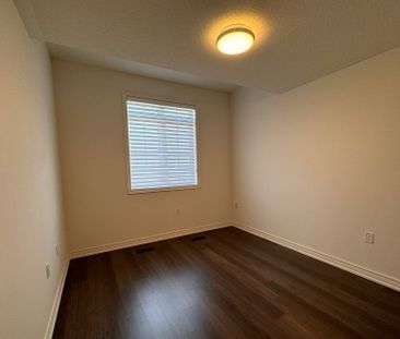 For Lease - 506 Threshing Mill Boulevard, Oakville, Ontario - Photo 2