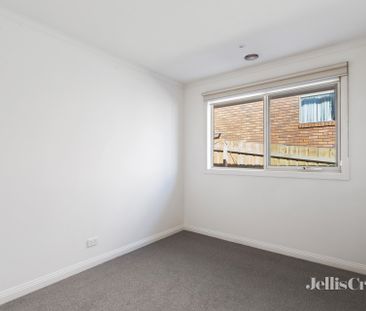 77 Graham Road, Viewbank - Photo 3
