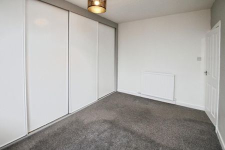 3 bedroom flat to rent - Photo 2