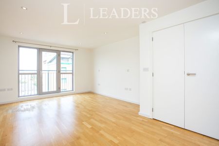 studio to rent Enterprise Place, 175 Church Street East, Woking, GU21 - Photo 2