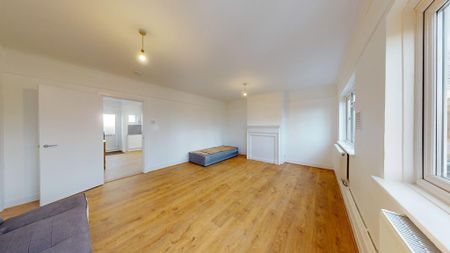 3 bedroom flat to rent - Photo 4