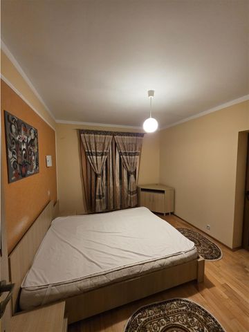 De inchiriat apartament cu 3 camere decomandate 2 balcoane si loc parcare situat in zona Tilisca din Sibiu - Fotografie 3