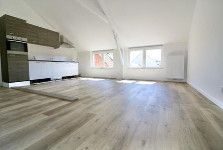 Gerenoveerd appartement op de 2de verdieping met 2 slpk en terras - VERHUURD - foto 2
