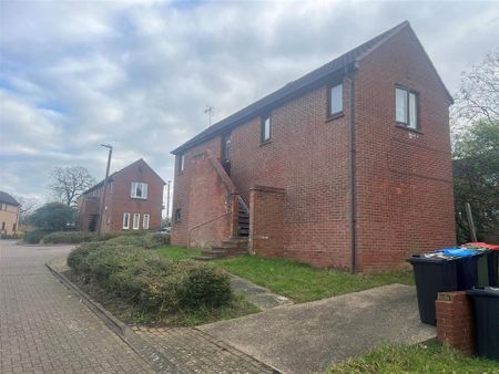 1 bedroom in a house share to rent - Photo 3