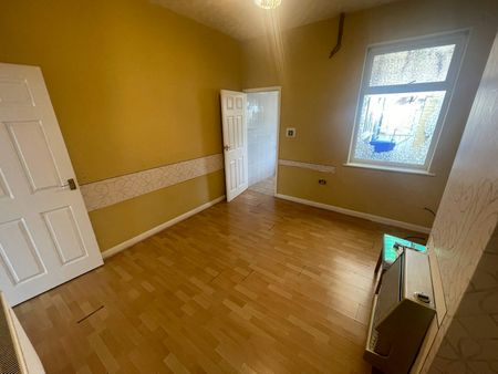 Terraced House to rent on - Photo 2