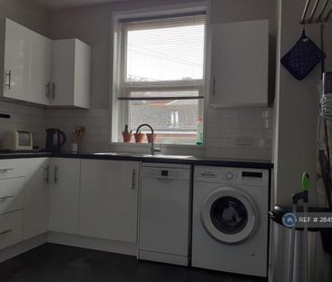 1 bedroom in a house share to rent - Photo 4