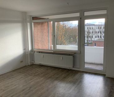 Moderne Wohnung mit Balkon in schöner Anlage - Foto 3