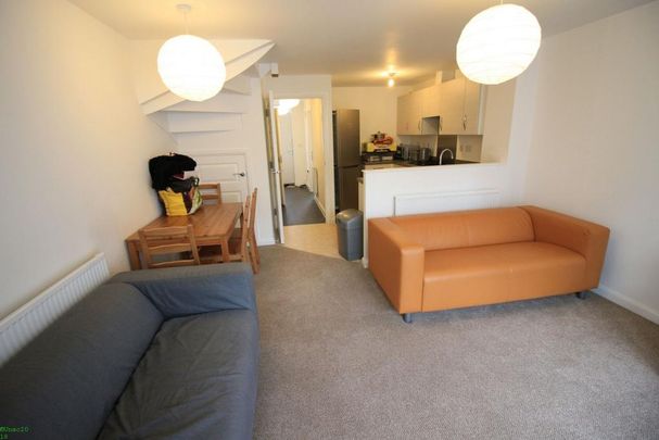 4 bedroom terraced house to rent - Photo 1