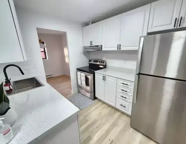 Gorgeous Boutique 1 Bdrm! Fully Renovated! Avail JAN 1st! | 563 Oxford Street, Oshawa - Photo 1