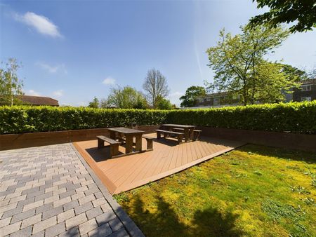 London Road, Crawley - Photo 4