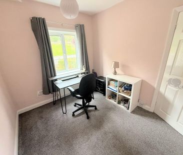 2 bedroom end of terrace house to rent - Photo 4